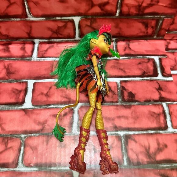 Monster High FREAK DU CHIC Jinafire doll - Picture 7 of 14